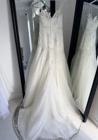 Elegant Ivory Wedding Dress with Lace Details