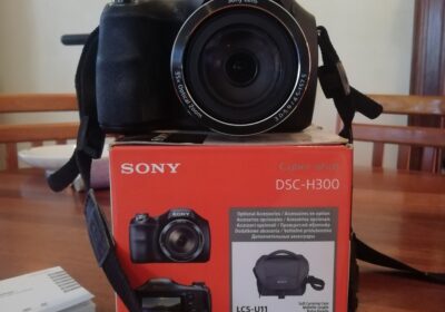 Canon DSLR Camera DSC-H300, black color, compact digital camera for photography enthusiasts.