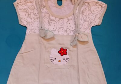 Cute Hello Kitty baby dress for 1-3 months, pink and cream, with a floral bib and adjustable straps. Perfect for newborns and infants.