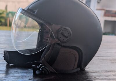 Motorcycle helmet with clear visor, matte black color, full-face style, suitable for safety and riding comfort.