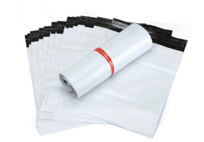 Plastic trash bags with roll, clear and black, for waste disposal. Suitable for household or commercial use, durable and easy to handle.