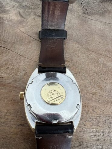 OMEGA Constellation Chronometer Vintage – Boîtier “C-Shape” (Gérald Genta Design)