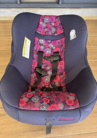 Compact Cosco baby car seat with pink and black floral pattern, suitable for infants and toddlers.