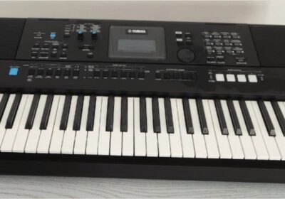 Electronic Keyboard with Digital Controls and LCD Screen