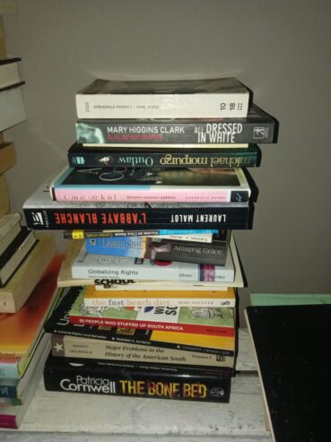 Lot of 100 books for sale near pointe aux canonniers